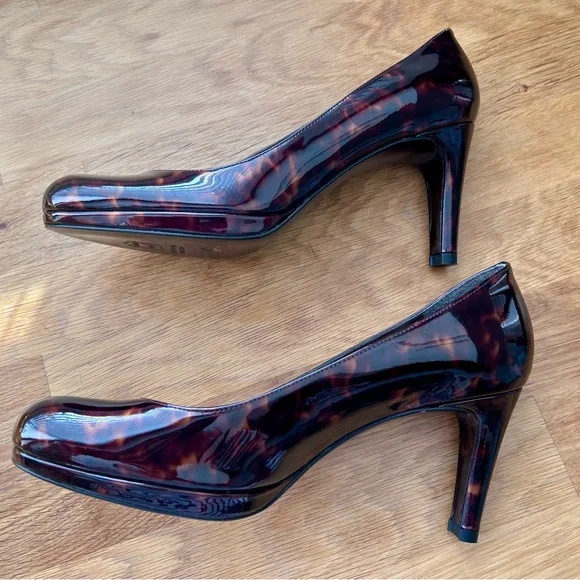 NWOT Stuart Weitzman “Platswoon” Tortoiseshell Patent Leather Pumps
Never Worn. - Picture 6 of 10